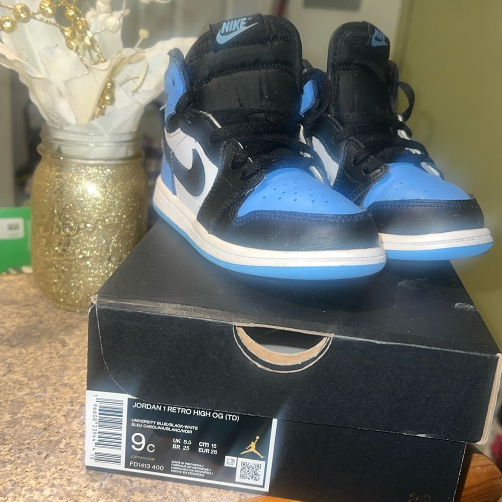 Size 9c Toddler Jordan 1 Retro High OG .They are in fair condition See Pictures